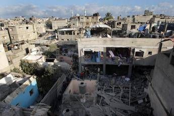 Gaza sotto le bombe, colpita scuola Onu: almeno 20 morti a Jabalia Gaza sotto le bombe, colpita scuola Onu: almeno 20 morti a Jabalia