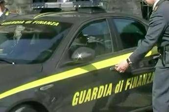 La Finanza chiede le tasse agli spacciatori La Finanza chiede le tasse agli spacciatori