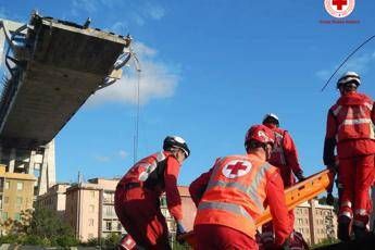 Volontari al lavoro senza sosta Volontari al lavoro senza sosta