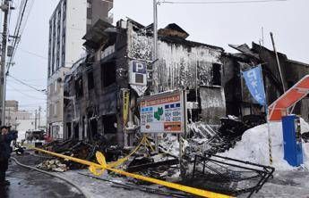Giappone, fiamme distruggono centro anziani: 11 morti Giappone, fiamme distruggono centro anziani: 11 morti