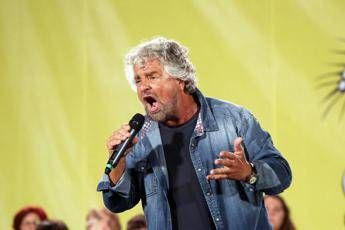 Grillo attacca Amendola Grillo attacca Amendola