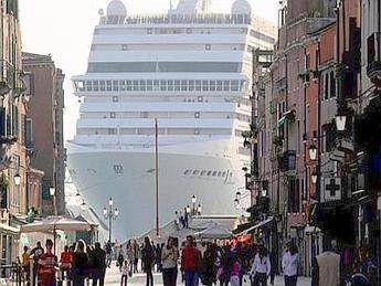 Zaia: ''Le grandi navi vanno estromesse dal bacino di San Marco'' Zaia: ''Le grandi navi vanno estromesse dal bacino di San Marco''