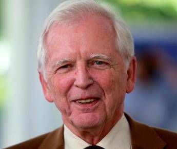 Tumori, Nobel zur Hausen: infezioni giocano un ruolo in cancro polmone Tumori, Nobel zur Hausen: infezioni giocano un ruolo in cancro polmone