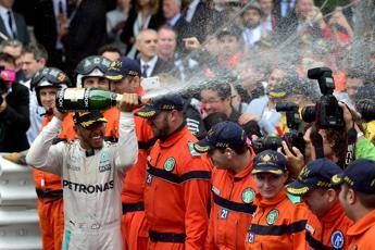 Gp Monaco, Hamilton trionfa davanti a Ricciardo. Ferrari fuori dal podio Gp Monaco, Hamilton trionfa davanti a Ricciardo. Ferrari fuori dal podio