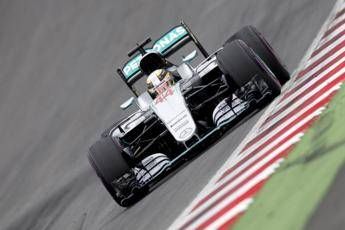 Hamilton vince in Austria e riapre il Mondiale: Il contatto con Rosberg? Ha sbagliato lui Hamilton vince in Austria e riapre il Mondiale: Il contatto con Rosberg? Ha sbagliato lui