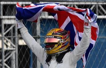 Hamilton è nella storia Hamilton è nella storia
