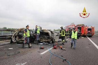 Inferno sull'autostrada, 3 morti carbonizzati Inferno sull'autostrada, 3 morti carbonizzati