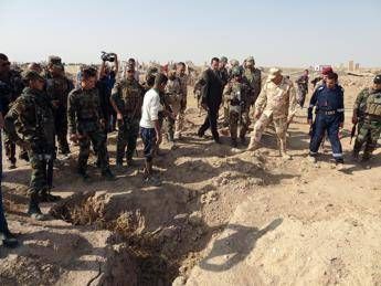 Orrore Isis: fosse con 400 corpi in Iraq Orrore Isis: fosse con 400 corpi in Iraq