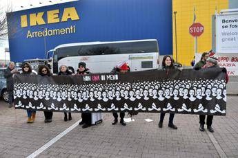 Ikea incrocia le braccia Ikea incrocia le braccia
