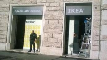 Roma, polpette e salmone 'made in Ikea' in centro Roma, polpette e salmone 'made in Ikea' in centro