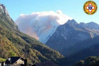 Grosso incendio nel bellunese: 2 ragazzi bloccati Grosso incendio nel bellunese: 2 ragazzi bloccati