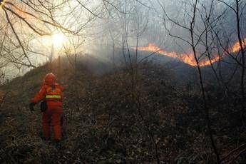 Vasto rogo nel Ragusano, evacuato villaggio Vasto rogo nel Ragusano, evacuato villaggio
