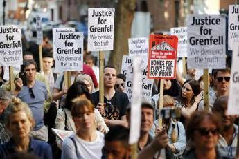 Rogo Londra la rabbia dei sopravvissuti May deve andarsene