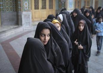 Iran, Rohani rinvia concorso pubblico: Discrimina le donne Iran, Rohani rinvia concorso pubblico: Discrimina le donne
