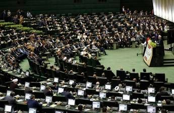 Iran, proposto bando ginecologi: Contatto uomo-donna è peccato Iran, proposto bando ginecologi: Contatto uomo-donna è peccato