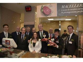 Al Carrefour Market Morelli la visita del Ministro irlandese Simon Coveney Al Carrefour Market Morelli la visita del Ministro irlandese Simon Coveney