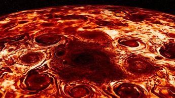 Mega cicloni a 360 km/h su Giove Mega cicloni a 360 km/h su Giove
