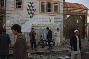 Kamikaze a Kabul: almeno 30 morti Kamikaze a Kabul: almeno 30 morti