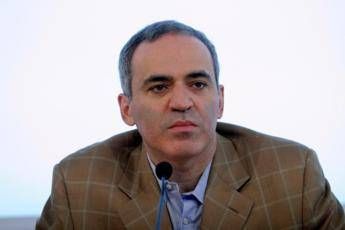 Russia, Kasparov: Per capire le prossime mosse di Putin si guardi al suo budget di guerra Russia, Kasparov: Per capire le prossime mosse di Putin si guardi al suo budget di guerra