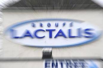 Latte per neonati alla salmonella, Lactalis ritira 12 milioni di scatole Latte per neonati alla salmonella, Lactalis ritira 12 milioni di scatole