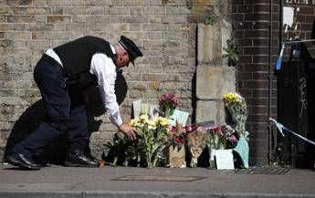 Furgone su fedeli a Londra, imam protegge conducente da linciaggio folla Furgone su fedeli a Londra, imam protegge conducente da linciaggio folla