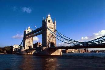 Gb, arriva il fiver: la banconota in plastica da 5 sterline con Churchill Gb, arriva il fiver: la banconota in plastica da 5 sterline con Churchill