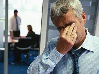 4.000 suicidi l'anno in Italia, con la crisi +12% fra lavoratori 4.000 suicidi l'anno in Italia, con la crisi +12% fra lavoratori