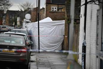 Morto 16enne ferito in sparatoria a Londra Morto 16enne ferito in sparatoria a Londra