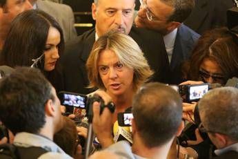 Lorenzin: Roma piena di droga, rivediamo siringhe per strada Lorenzin: Roma piena di droga, rivediamo siringhe per strada