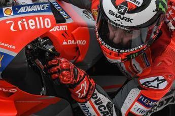 Lorenzo attacca Dovizioso Lorenzo attacca Dovizioso