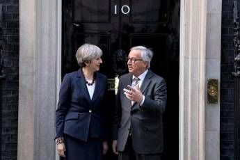 Brexit, cena disastrosa tra May e Juncker Brexit, cena disastrosa tra May e Juncker