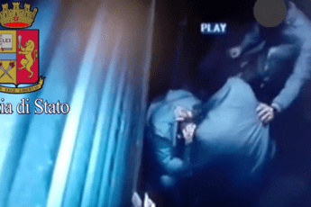 Pugni e calci in faccia per un parcheggio, 23enne pestato a Milano /Il video choc Pugni e calci in faccia per un parcheggio, 23enne pestato a Milano /Il video choc