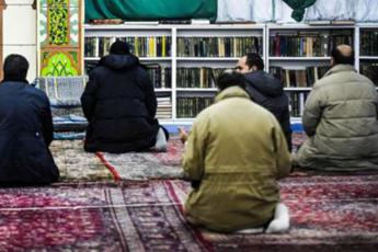 Islam, preti 'divisi' sull'invito ai cristiani nelle moschee