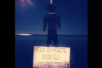 Manichino impiccato a Jesolo, azione choc di Forza Nuova Manichino impiccato a Jesolo, azione choc di Forza Nuova