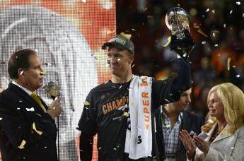 Denver trionfa al Super Bowl, Manning sul trono prima dell'addio Denver trionfa al Super Bowl, Manning sul trono prima dell'addio