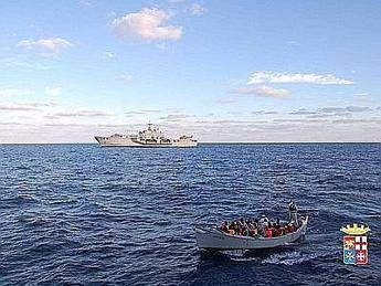 Immigrati: 1123 persone soccorse dalle navi della Marina Militare Immigrati: 1123 persone soccorse dalle navi della Marina Militare