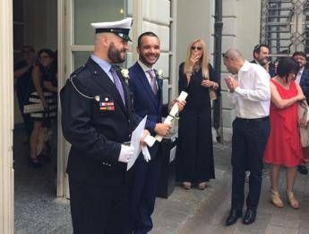 Unioni civili, a Torino il primo sì in divisa Unioni civili, a Torino il primo sì in divisa