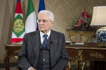Mattarella: Il lavoro sia la priorità Mattarella: Il lavoro sia la priorità
