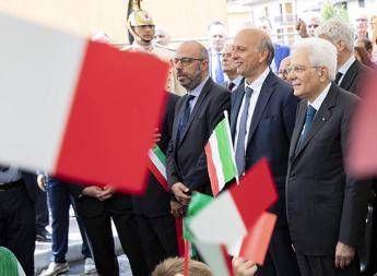 Mattarella: Solidarietà fa grande l'Italia Mattarella: Solidarietà fa grande l'Italia
