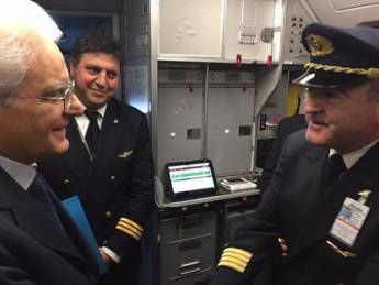 Mattarella sceglie 'low cost' per la prima uscita, a Palermo con volo di linea Alitalia /Video Mattarella sceglie 'low cost' per la prima uscita, a Palermo con volo di linea Alitalia /Video