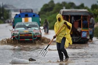 Venti a 230 all'ora, l'uragano Matthew fa paura: almeno 11 morti /Video Venti a 230 all'ora, l'uragano Matthew fa paura: almeno 11 morti /Video