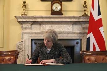 Brexit, arriva disegno di legge. Opposizione annuncia battaglia: Sarà un inferno Brexit, arriva disegno di legge. Opposizione annuncia battaglia: Sarà un inferno