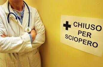 Stop a 40mila interventi: medici in sciopero Stop a 40mila interventi: medici in sciopero