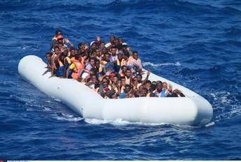 Salvini: Malta accompagna barcone verso l'Italia Salvini: Malta accompagna barcone verso l'Italia