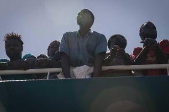 Nave Diciotti, lo sbarco a Trapani slitta a domani Nave Diciotti, lo sbarco a Trapani slitta a domani