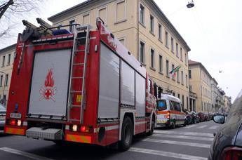 Milano, crolla controsoffitto scuola: 4 bimbi feriti Milano, crolla controsoffitto scuola: 4 bimbi feriti