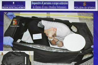 Milano, rapisce modella: Pagate o la metto all'asta sul web Milano, rapisce modella: Pagate o la metto all'asta sul web