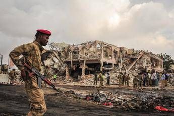 Mogadiscio sotto attacco, colpiti hotel e Parlamento Mogadiscio sotto attacco, colpiti hotel e Parlamento