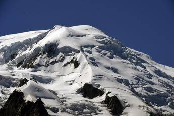 Monte Bianco, trovato morto uno degli alpinisti dispersi Monte Bianco, trovato morto uno degli alpinisti dispersi