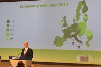 Crescita, Italia maglia nera d'Europa: unico Paese sotto l'1% Crescita, Italia maglia nera d'Europa: unico Paese sotto l'1%